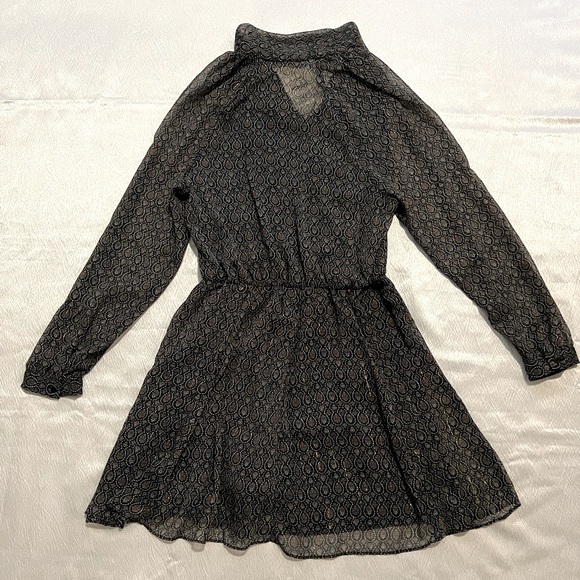 Abstract long sleeve dress - Picture 4 of 5